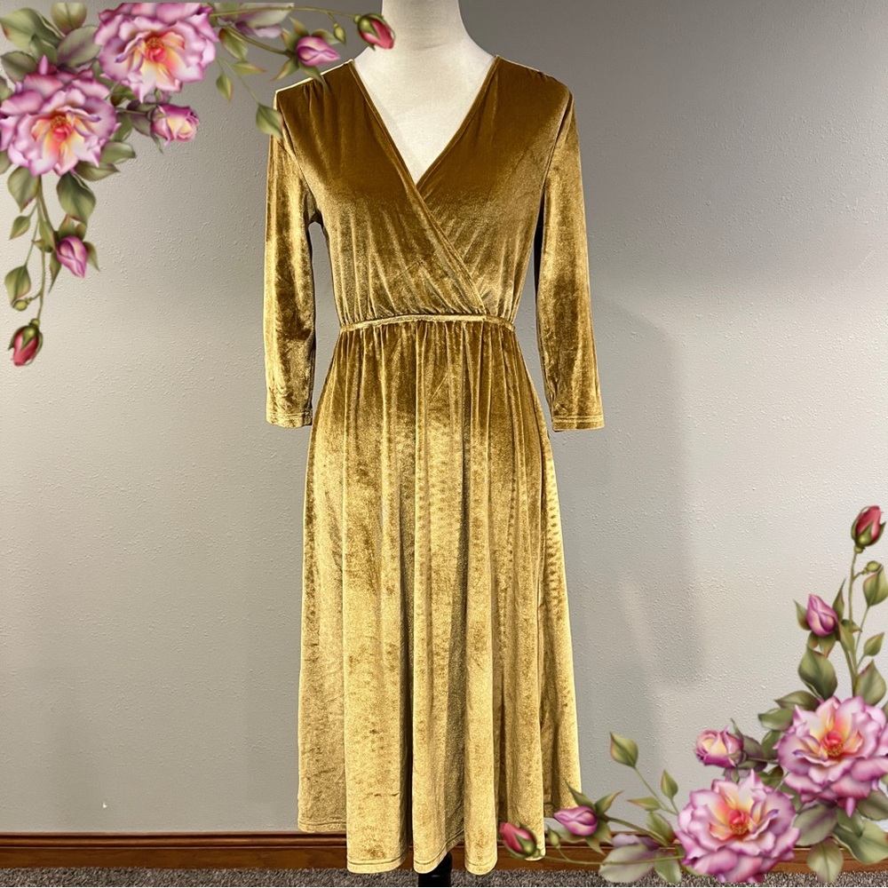 See and Be Seen Elegant Gold Velvet long sleeve fake Wrap stretchy Dress size XS